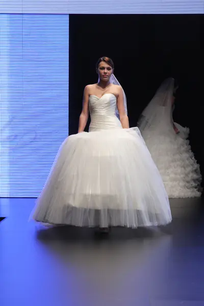 Wedding dress fashion show — Stock Photo, Image