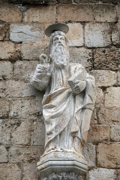 Estatua de Dios Padre en el portal de la iglesia franciscana de los frailes menores en Dubrovnik — Foto de Stock