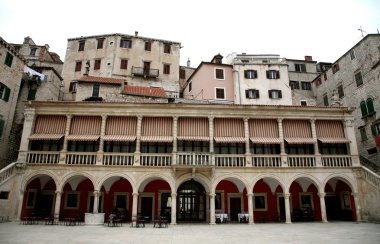 sundurma ve sarayda sibenik, Hırvatistan