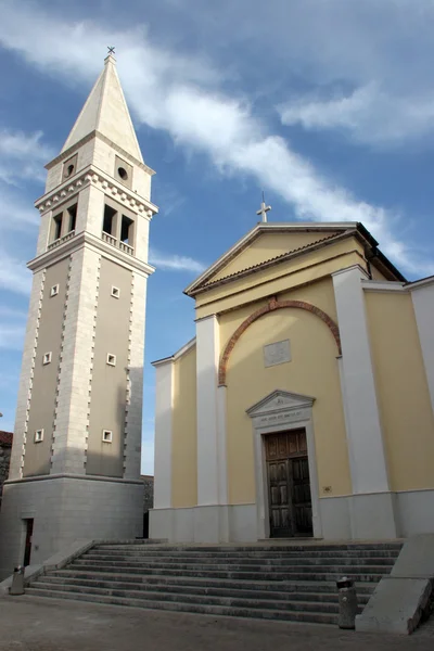 イストリア半島、ヴルサル クロアチアの都市の教会 — ストック写真