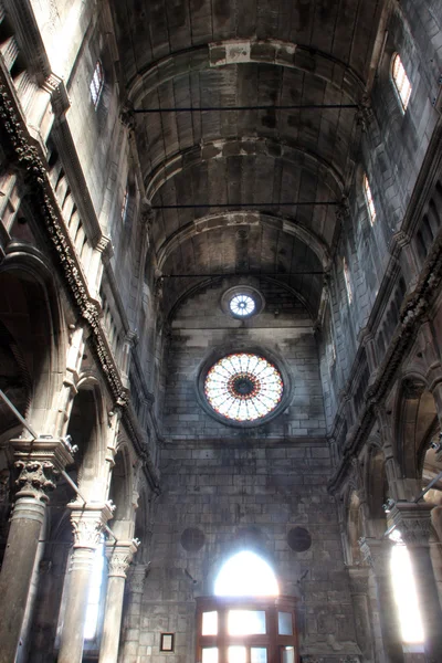 Интерьер собора Святого Иакова в Шибенике, Хорватия. Всемирное наследие ЮНЕСКО — стоковое фото
