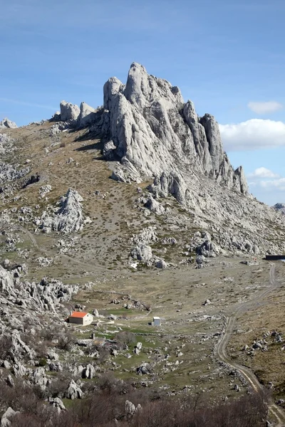 Klif na górskim velebit - Chorwacja — Zdjęcie stockowe