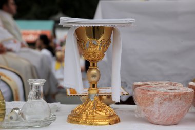 Altın kadeh
