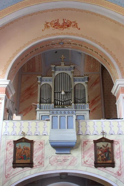 Církevní sbor s varhany — Stock fotografie