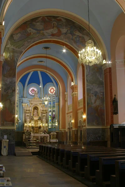 O altar principal na Basílica de A Assunção da Bem-Aventurada Virgem Maria em Marija Bistrica — Fotografia de Stock