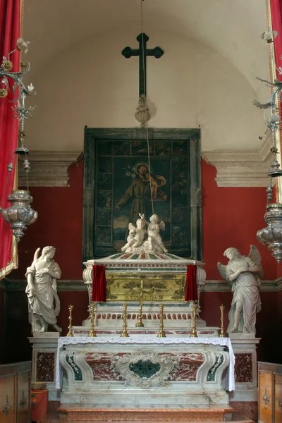 Kapel van st. vincenca in de kerk van alle heiligen in blato, Kroatië — Stockfoto