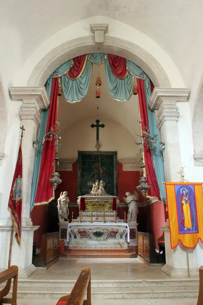 Capela de São Vincenca na igreja de Todos os Santos em Blato, Croácia — Fotografia de Stock