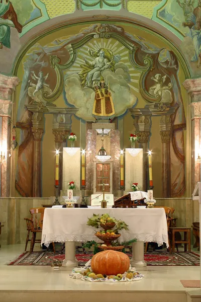 kilise sunağı