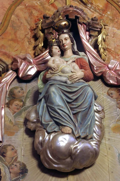 圣母玛利亚与耶稣宝宝 — 图库照片