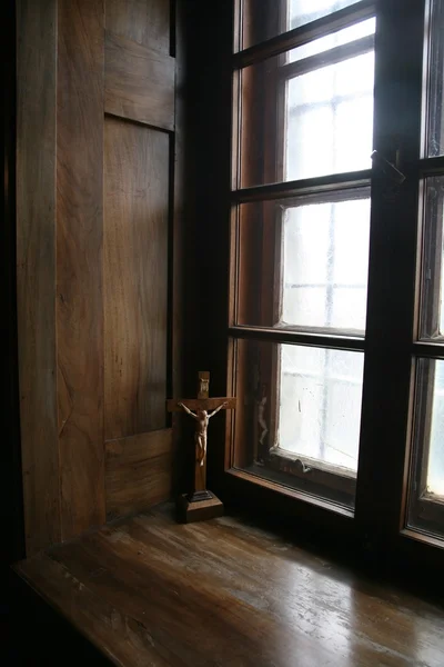 Cross at the window — Stock Photo, Image