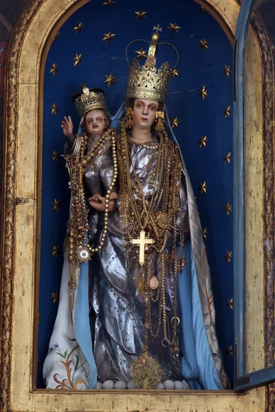 Kutsal bakire Meryem ile bebek İsa — Stok fotoğraf