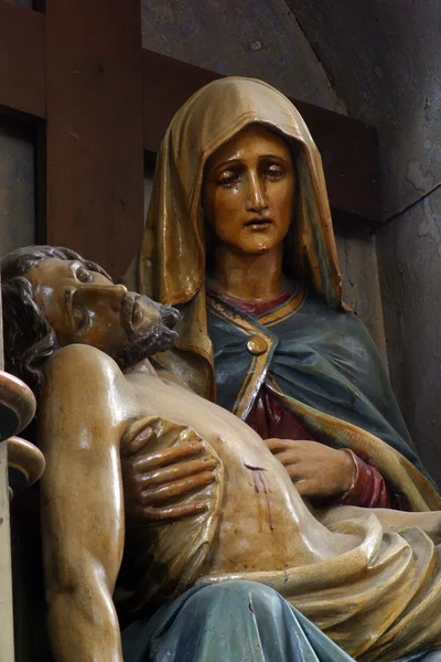 Pieta, acılarını bizim hanım