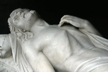 İsa mezarında koydu