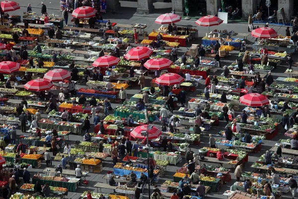 Traditional parasols on the Zagreb market - Croatia — Stock Photo, Image