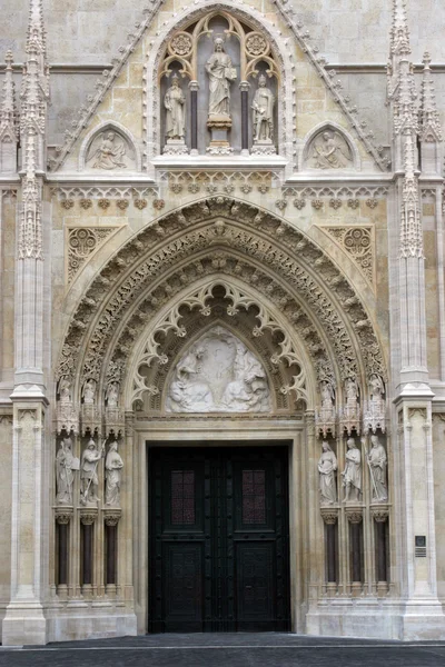 Portail d'entrée de la cathédrale de Zagreb — Photo