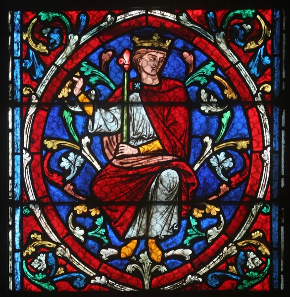 Colorido vitral en la Catedral de Notre Dame de Paris — Foto de Stock