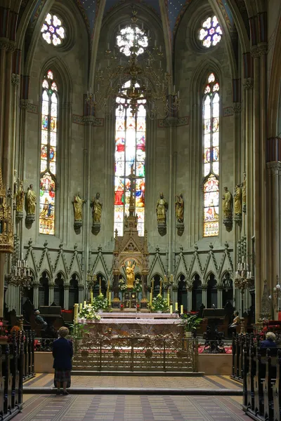 Altare nella cattedrale di Zagabria — Foto Stock