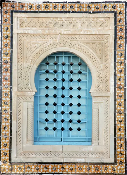 Fenêtre traditionnelle de Kairouan, Tunisie — Photo