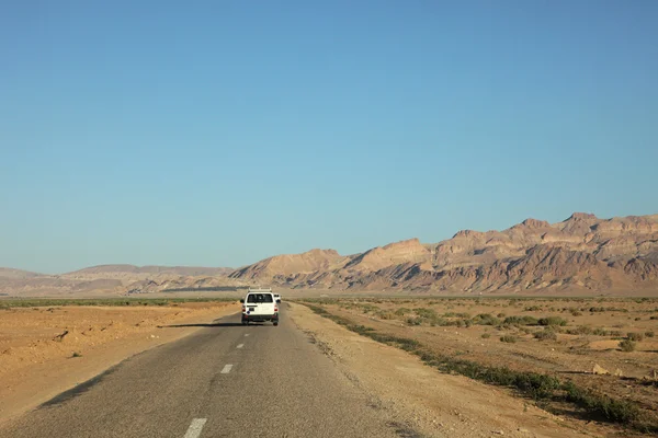 Coche en el desierto — Foto de Stock