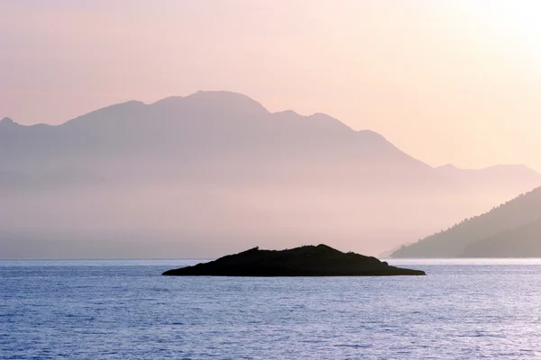 小岛，亚德里亚海，海岸在达尔马提亚 — 图库照片