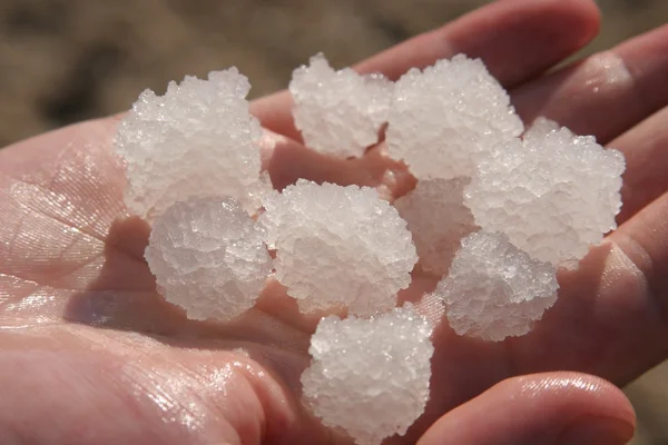 Большой кристалл соли Мертвого моря — стоковое фото