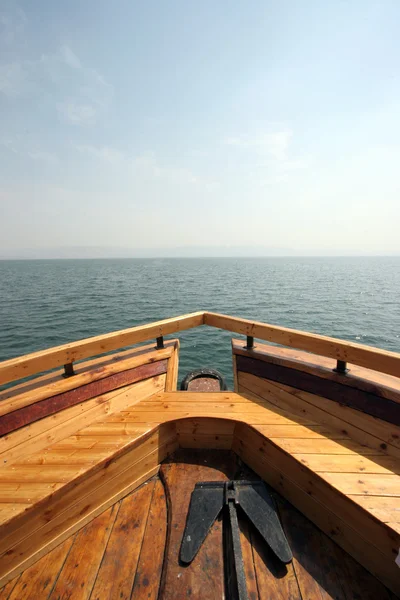 Лодка на Галилейском море — стоковое фото