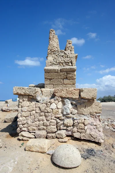 Antigo aqueduto romano em Cesária, em Israel . — Fotografia de Stock