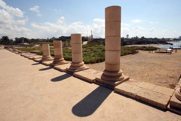 Antieke marmeren zuilen in caesarea — Stockfoto