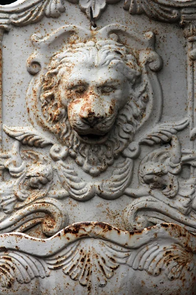 Tuin beeldjes op de rommelmarkt. Paris, Frankrijk. — Stockfoto