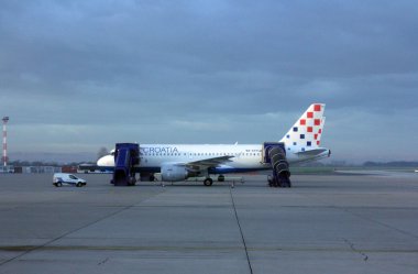 yer ekibi tarafından hizmet verilen uçak a319
