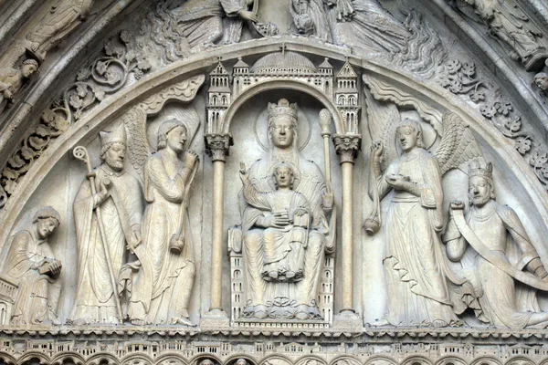 Virgin and Child on a throne, Notre Dame Cathedral, Paris — Stock Photo, Image