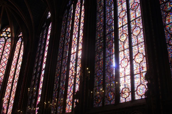 Janela de vidro manchado em La Sainte-Chapelle em Paris — Fotografia de Stock