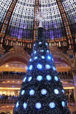 Noel ağacı, galeries lafayette, paris