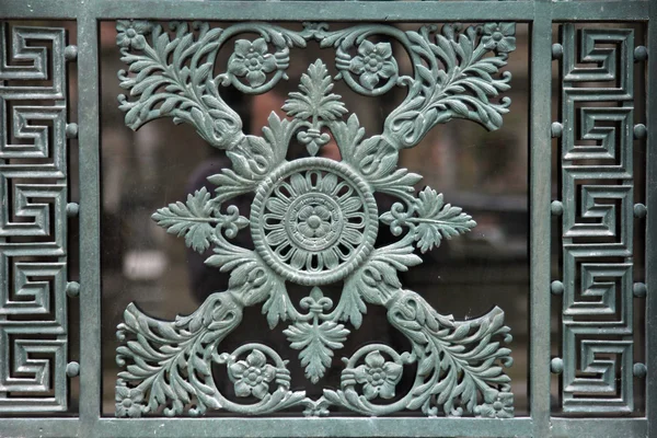 Ornate tomb door — Stock Photo, Image