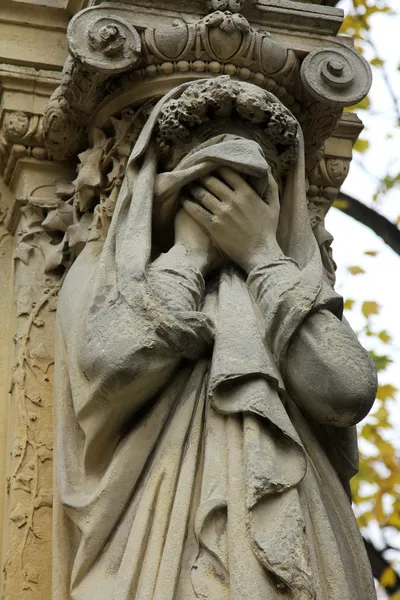 Skulpturer från pere lachaise-kyrkogården paris — Stockfoto