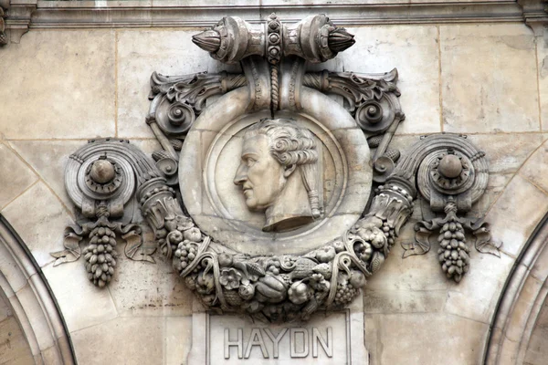 Haydn, Architectural details of Opera National de Paris — Stock Photo, Image
