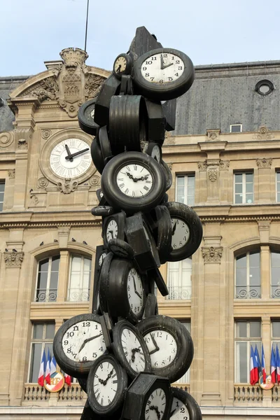 L'Heure de tous monument, saint-lazare järnvägsstation, paris — Stockfoto