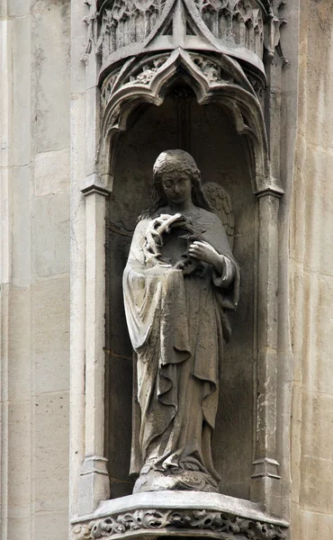 Ängel, kyrkan saint-bernard de la chapelle, paris — Stockfoto