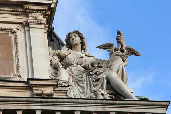 Statue of commerce on the BNP building in Paris — Stock Photo, Image