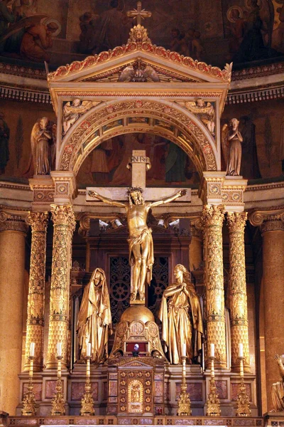 Keresztre feszítés. Az oltáron, a templom a Szent Vincent de Paul, Párizs — Stock Fotó
