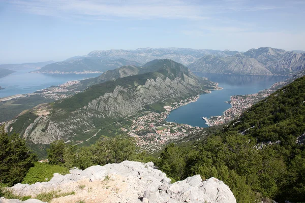 Bucht von Kotor und historische Stadt Kotor, Montenegro — Stockfoto