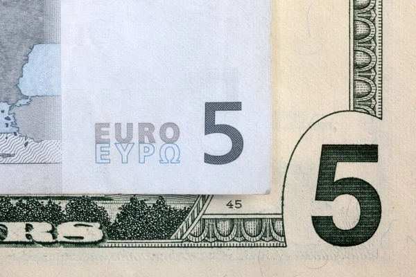 5 欧元和 5 美元 — 图库照片