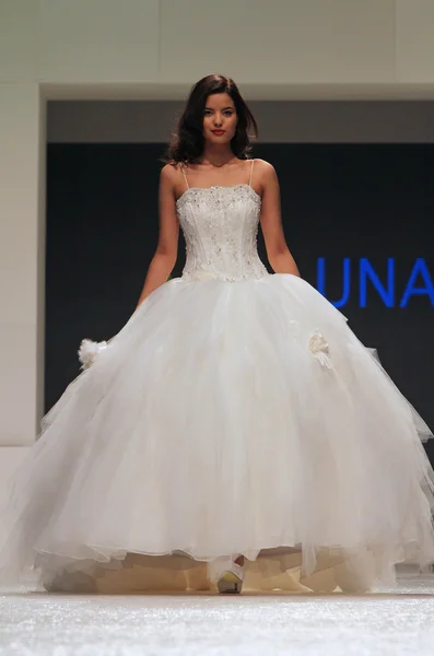 Vestido de noiva desfile de moda — Fotografia de Stock