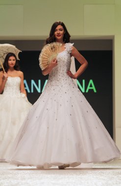 düğün elbise moda defilesi