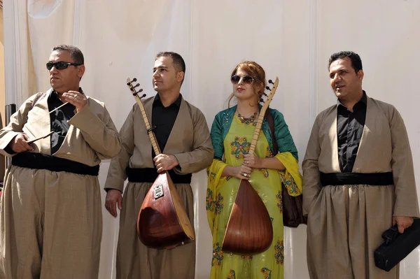 Members of Music Society Payiz from Kurdistan, Irak in Kurdish national costume — Stock Photo, Image