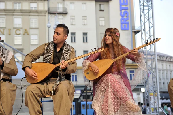 Members of Music Society Payiz from Kurdistan, Irak in Kurdish national costume — Stock Photo, Image