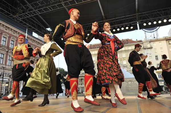 Members of folk groups Marko Marojica from Zupa Dubrovacka in Croatia national costume — Stock Photo, Image