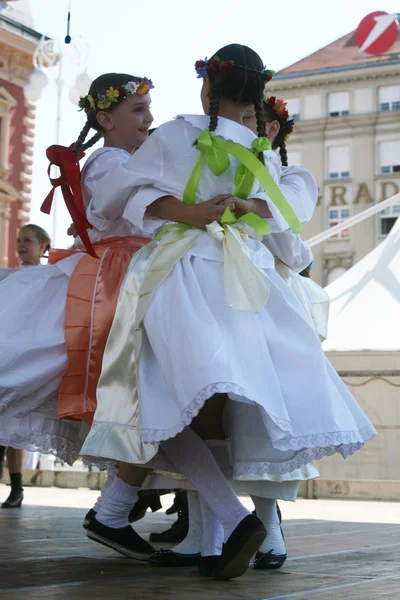 Hırvatistan milli kostüm veliko trgovisce gelen halk grupları sloga üyeleri — Stok fotoğraf