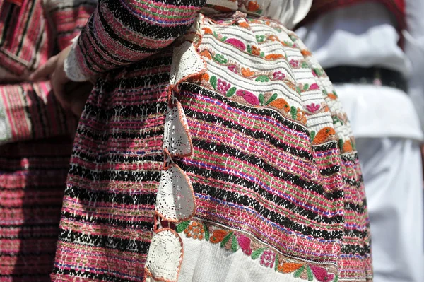 Mitglieder von Folkloregruppen aus dem Bistra in kroatischer Tracht — Stockfoto