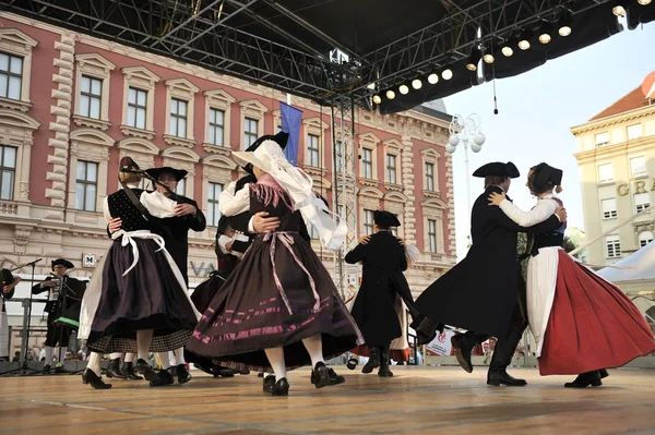 Members of folk groups Schwabischer Albverein in German national costume — Stock Photo, Image